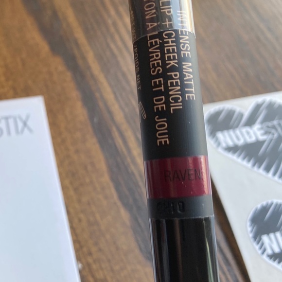 Nudestix Matte Lip & Cheek Pencil Raven Red Plum - Picture 4 of 4